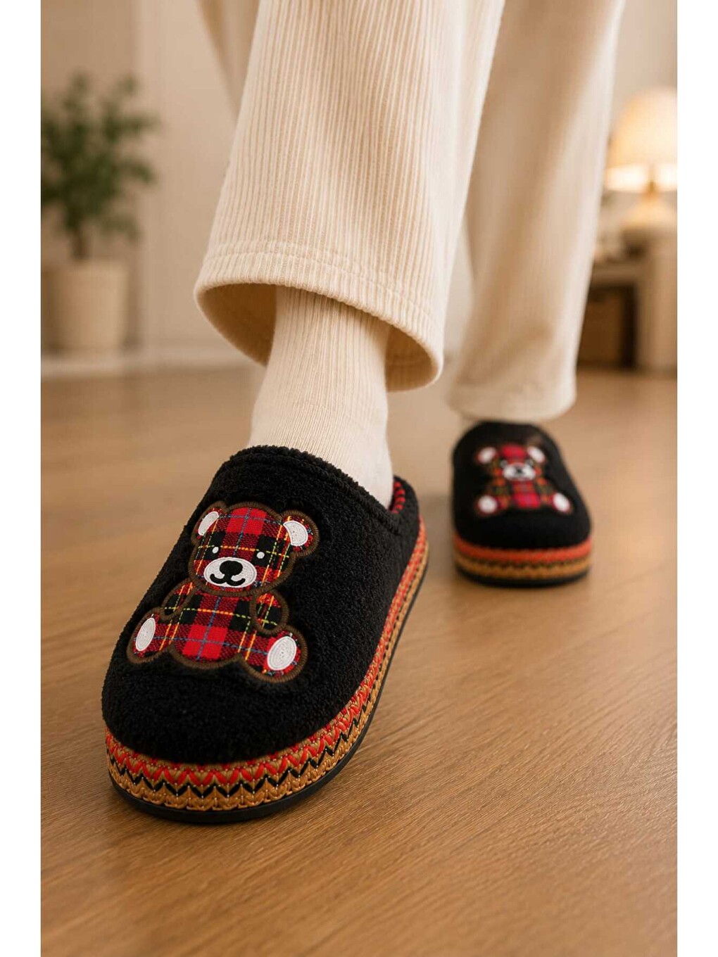 Siyah Unisex, Ekose Desenli, Ayı Figürlü, Yumuşak, Pelüş Kışlık Ev Terliği-5