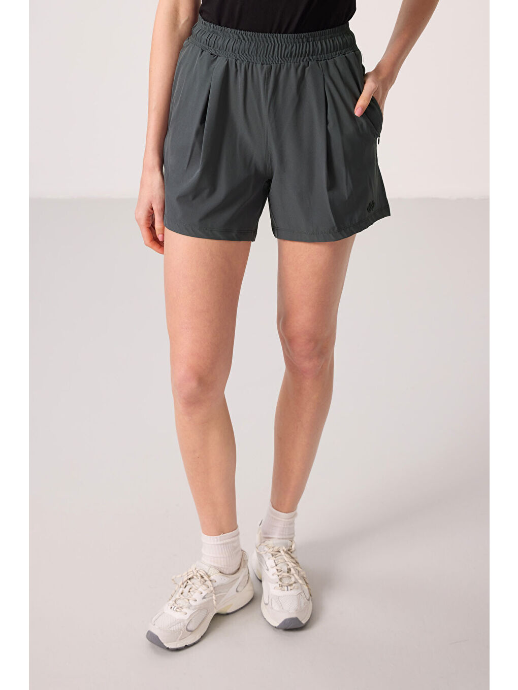 Haki Polyester Gizli Cep Fermuarlı Rahat Form Kadın Şort - 91014