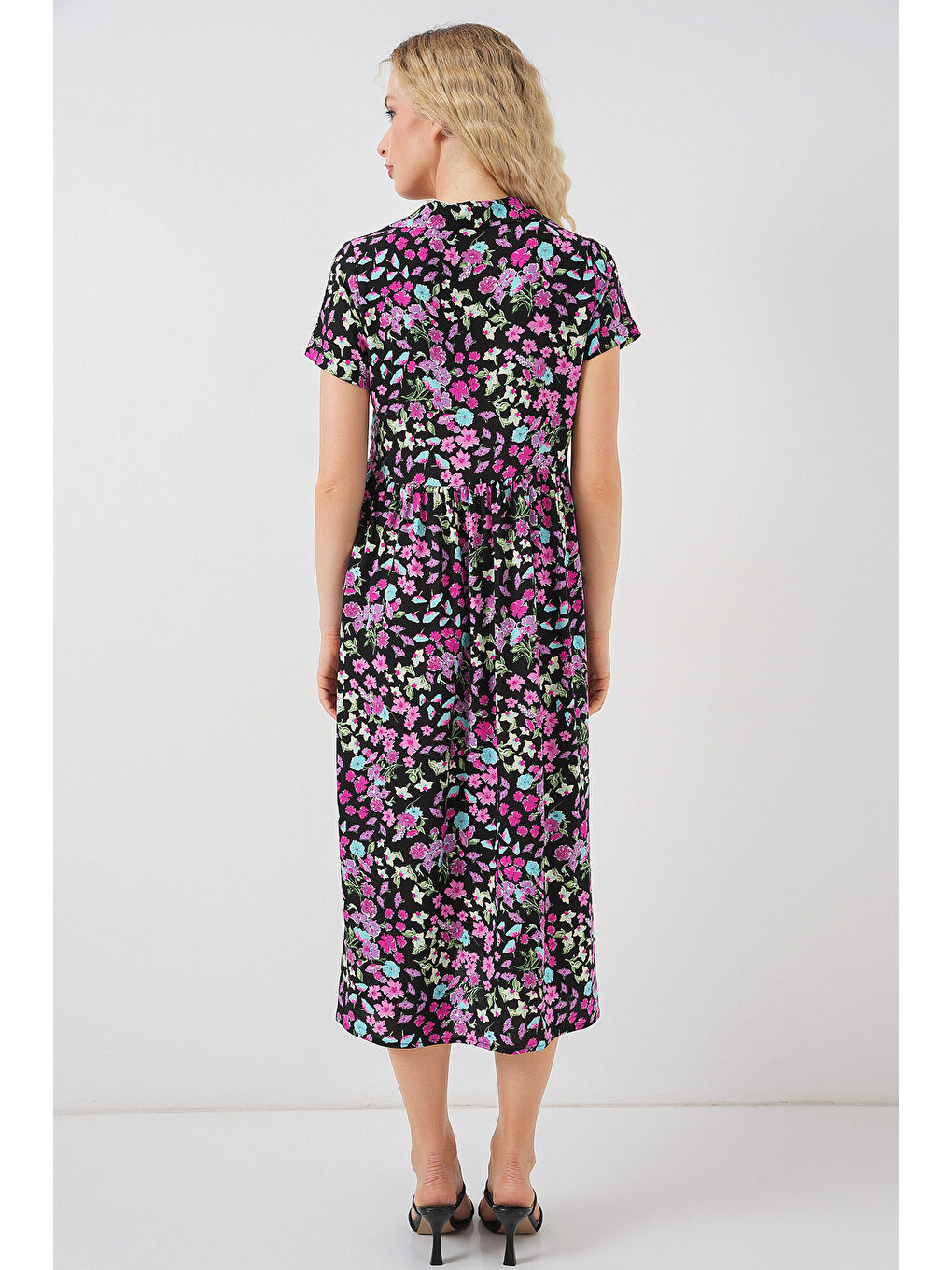 Kadın Boydan Düğmeli Kısa Kol Çiçekli Elbise 2561 - Siyah-6