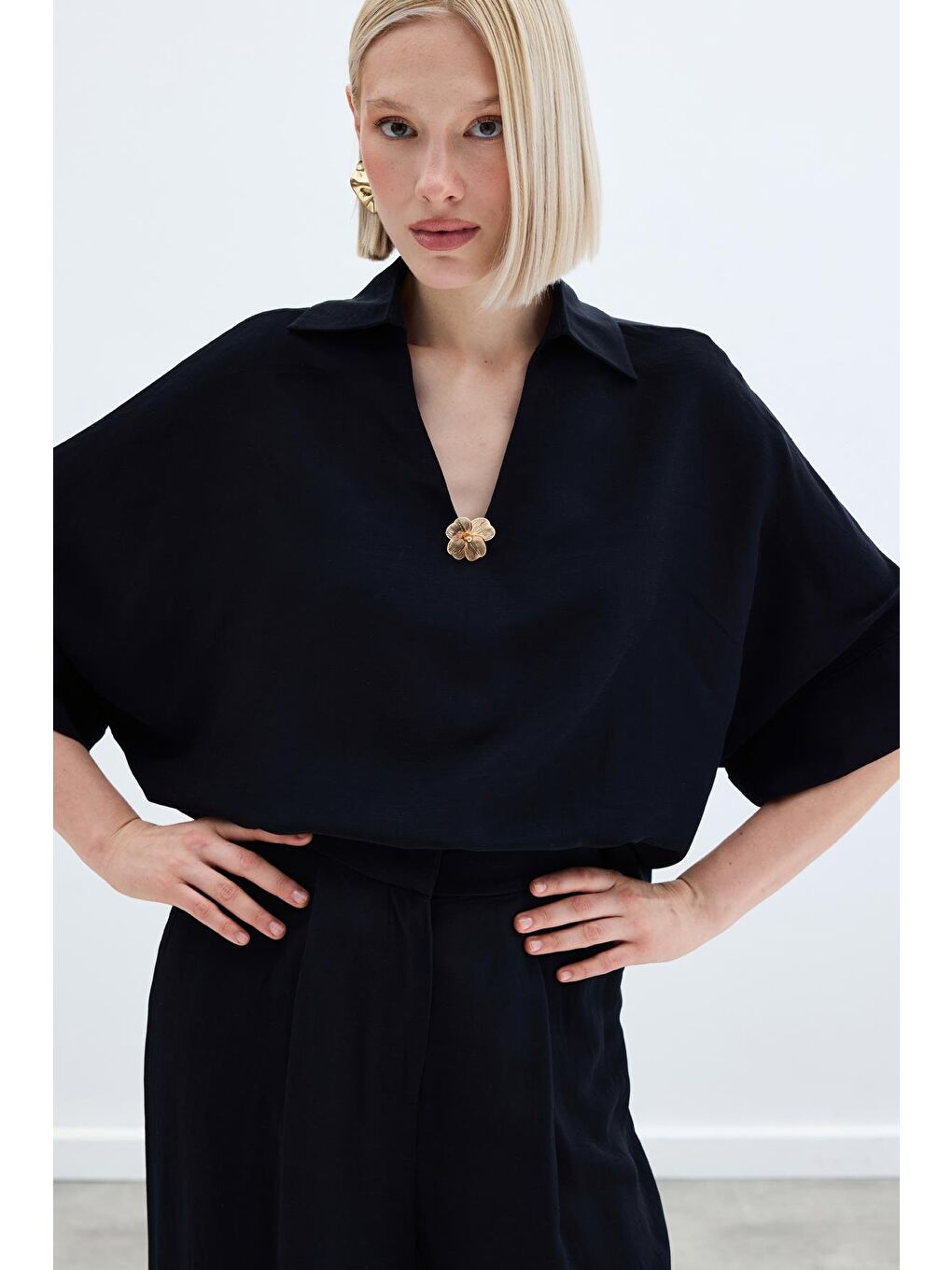 Aksesuarlı Salaş Bluz - Siyah-4