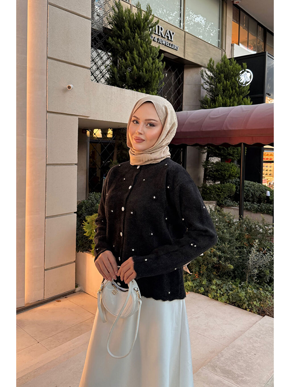 Kadın Taşlı Çiçek Düğmeli Hırka Siyah-2