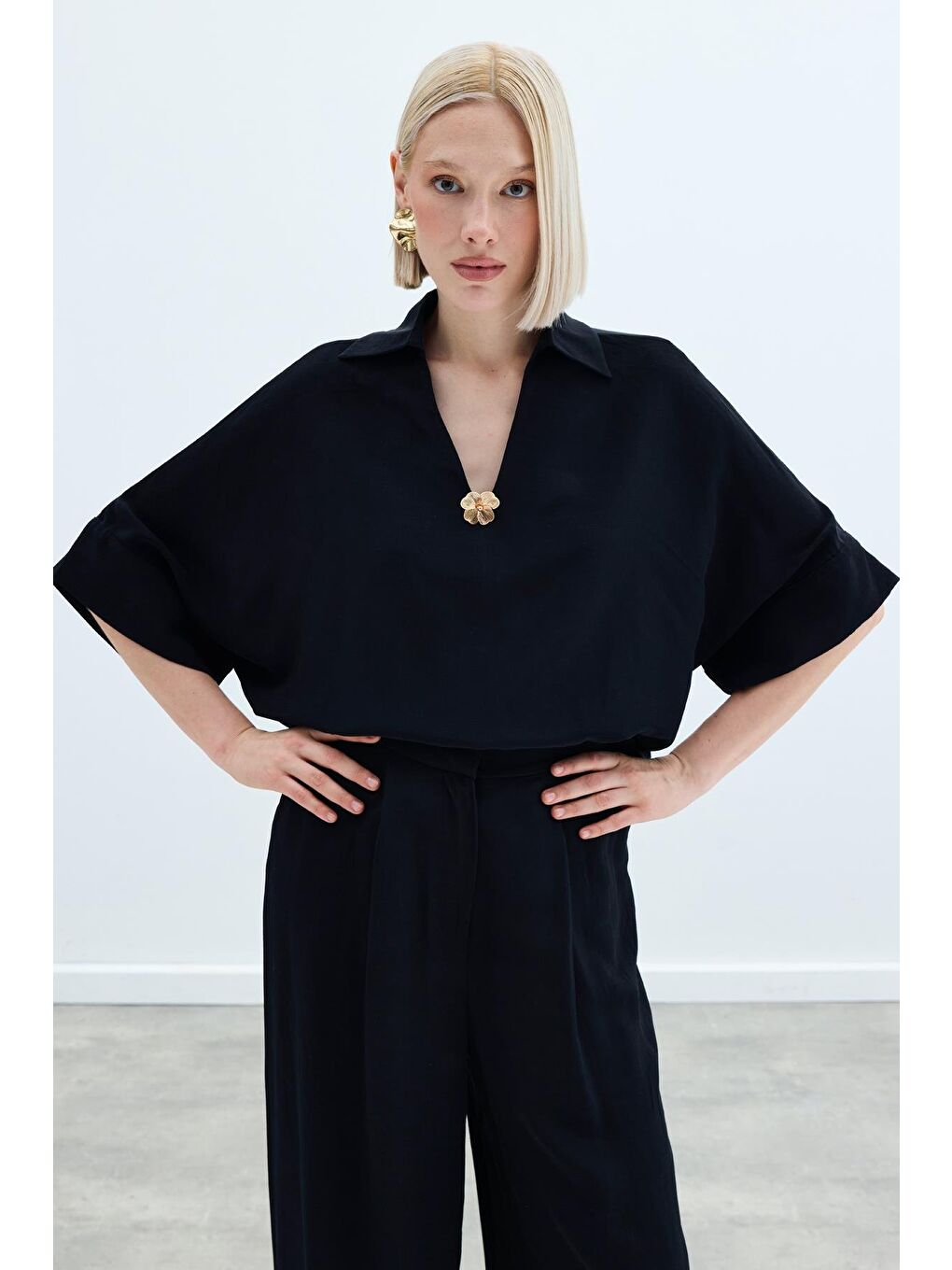 Aksesuarlı Salaş Bluz - Siyah-5