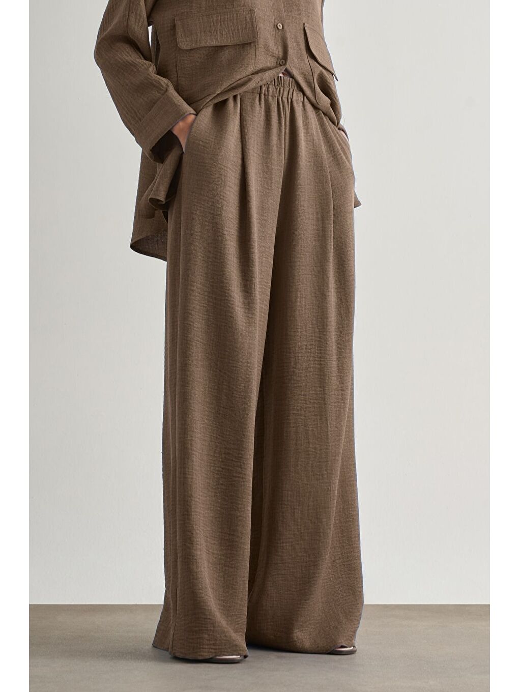 Keten Dokulu Beli Lastikli Kahverengi Bol Kesim Pantolon-1