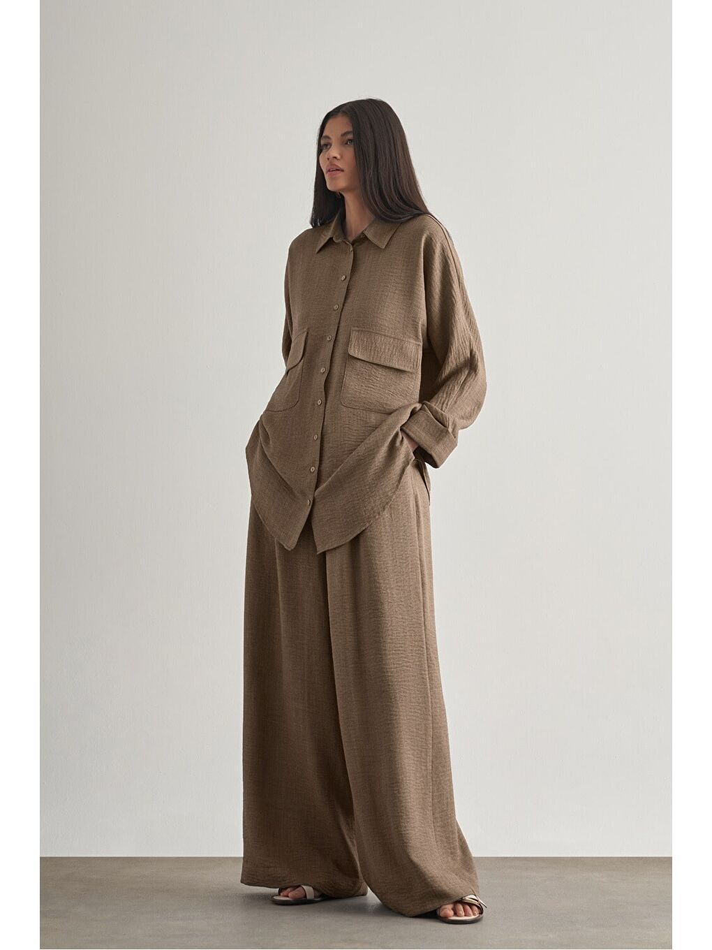 Keten Dokulu Beli Lastikli Kahverengi Bol Kesim Pantolon-2