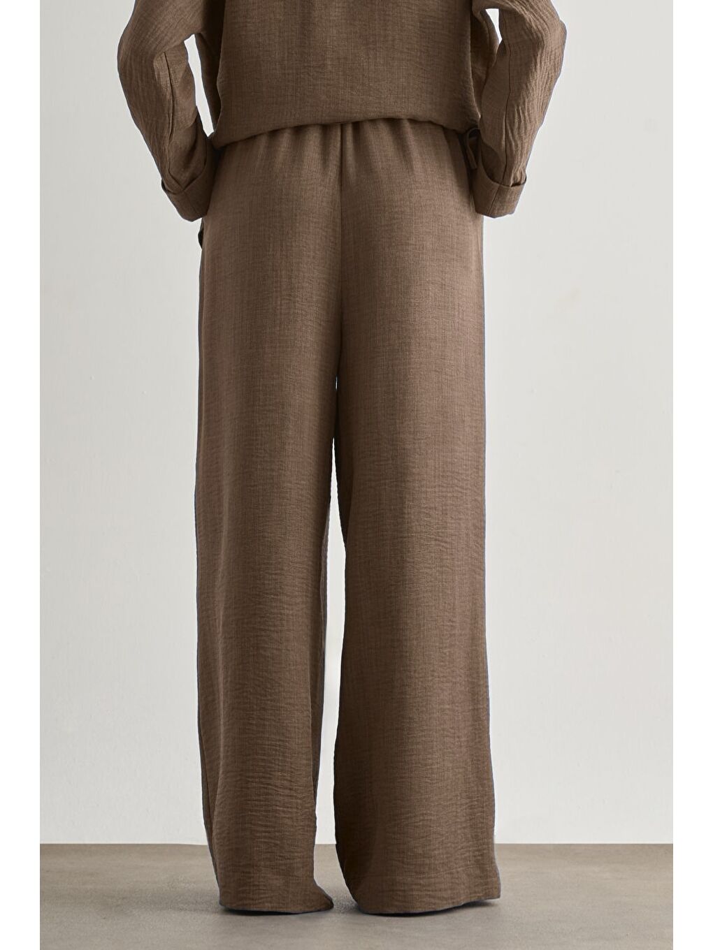 Keten Dokulu Beli Lastikli Kahverengi Bol Kesim Pantolon-3