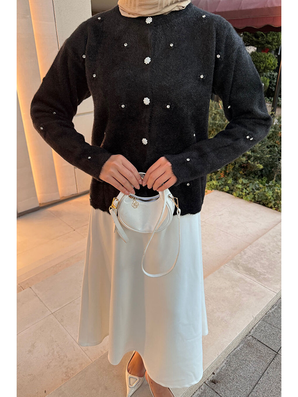 Kadın Taşlı Çiçek Düğmeli Hırka Siyah-4