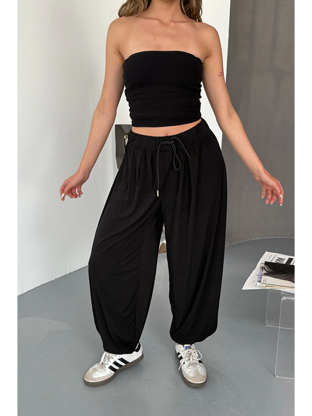 Kadın Siyah Bağcıklı Geniş Paça Pantolon 1018-E001-3