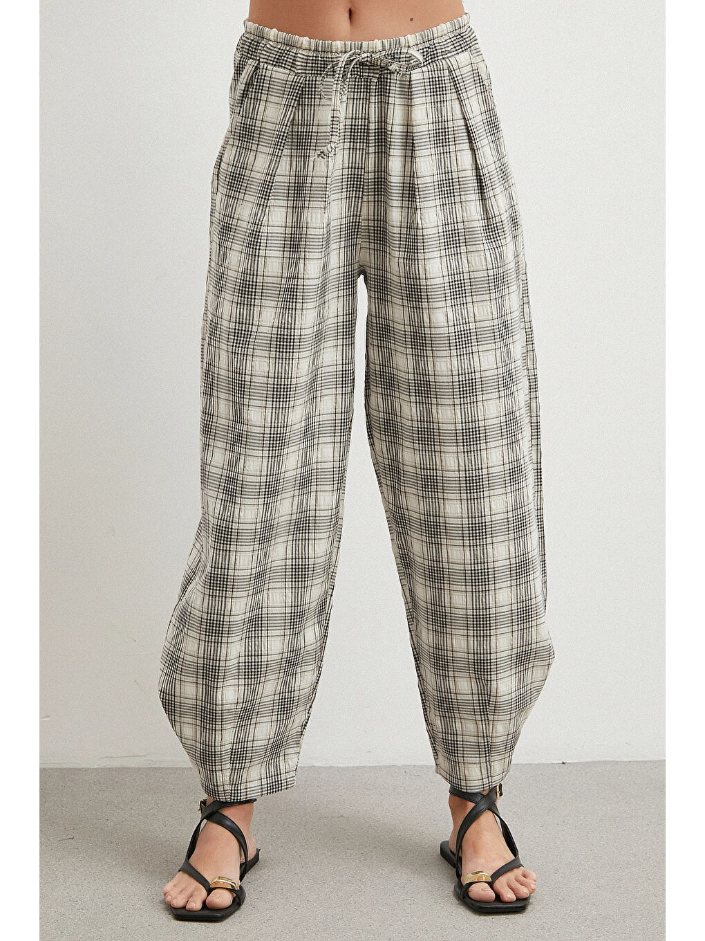 Ekru Paça Düğmeli Ekose Pantolon Krem-4