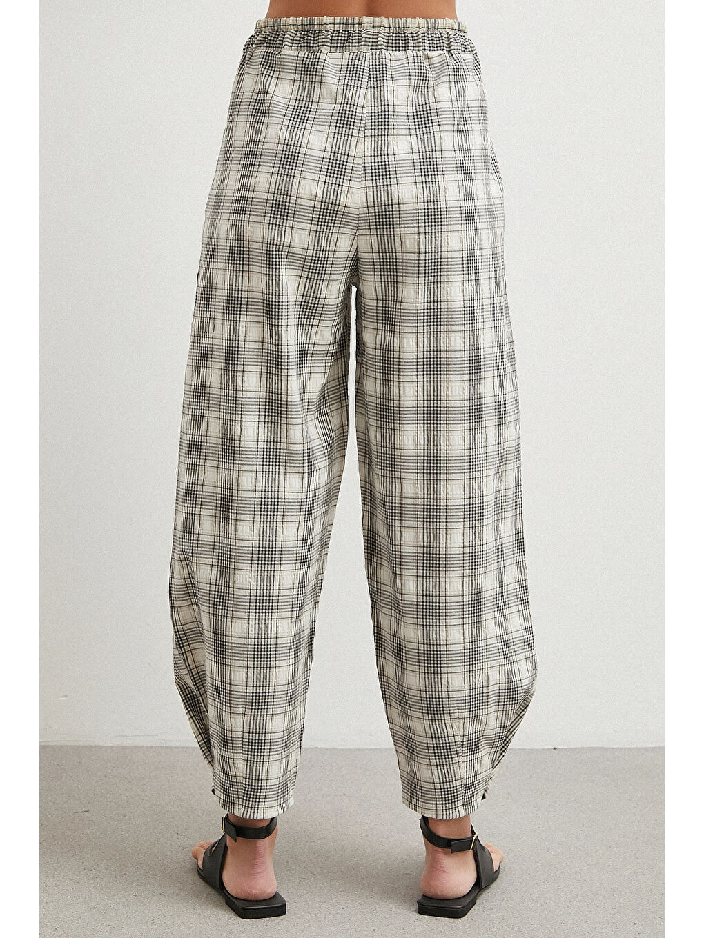 Ekru Paça Düğmeli Ekose Pantolon Krem-5