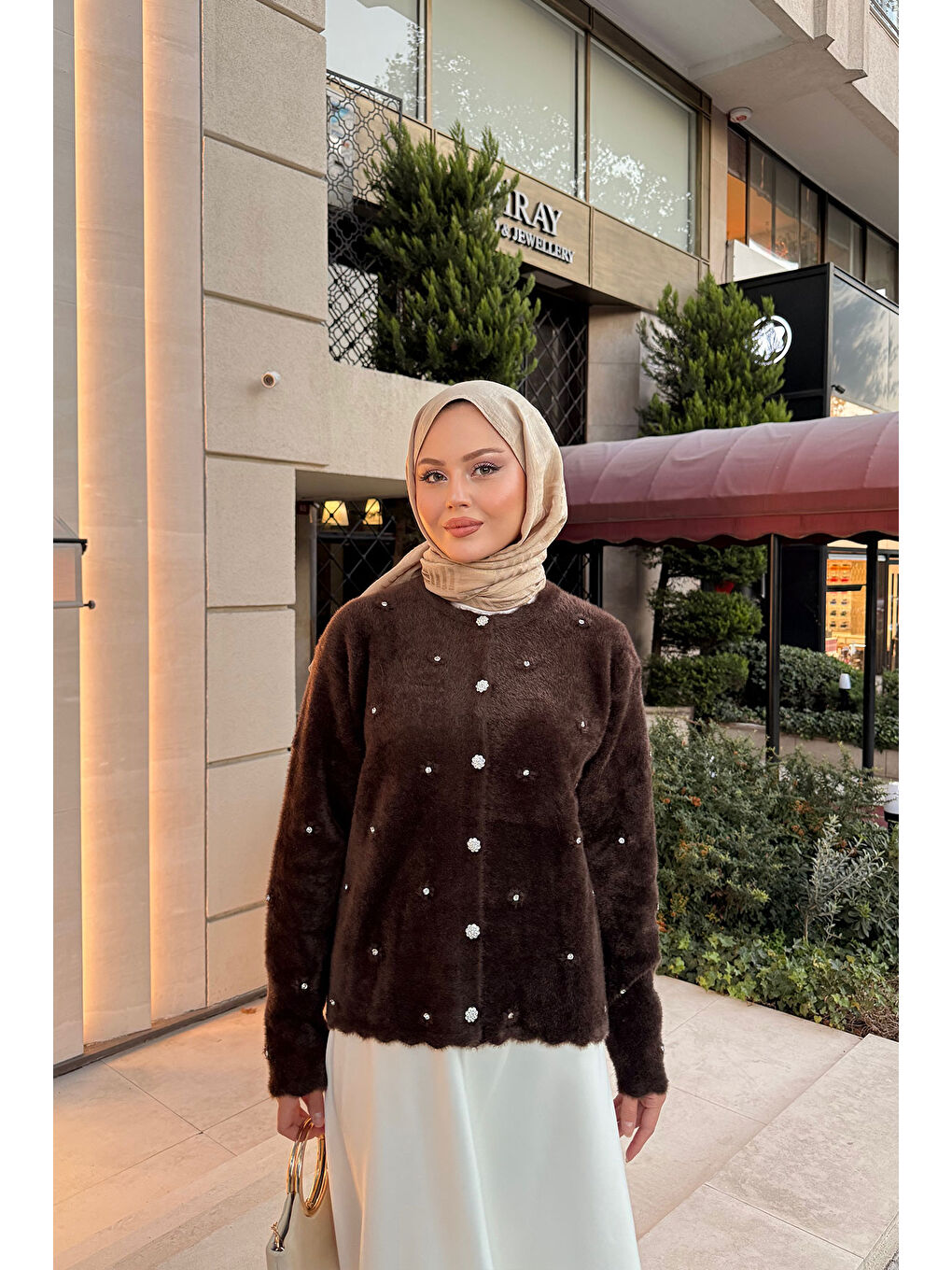 Kadın Taşlı Çiçek Düğmeli Hırka Kahverengi-1