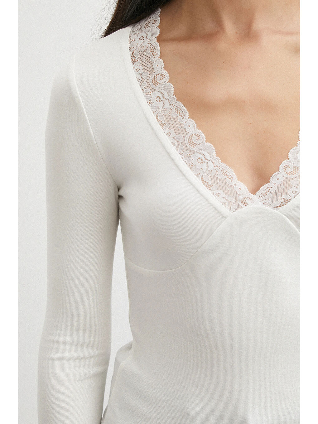 Yakası Dantelli Bluz Beyaz-4