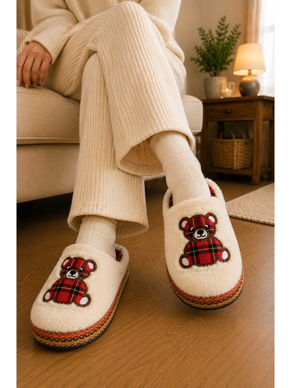 Ekru Unisex, Ekose Desenli, Ayı Figürlü, Yumuşak, Pelüş Kışlık Ev Terliği-1