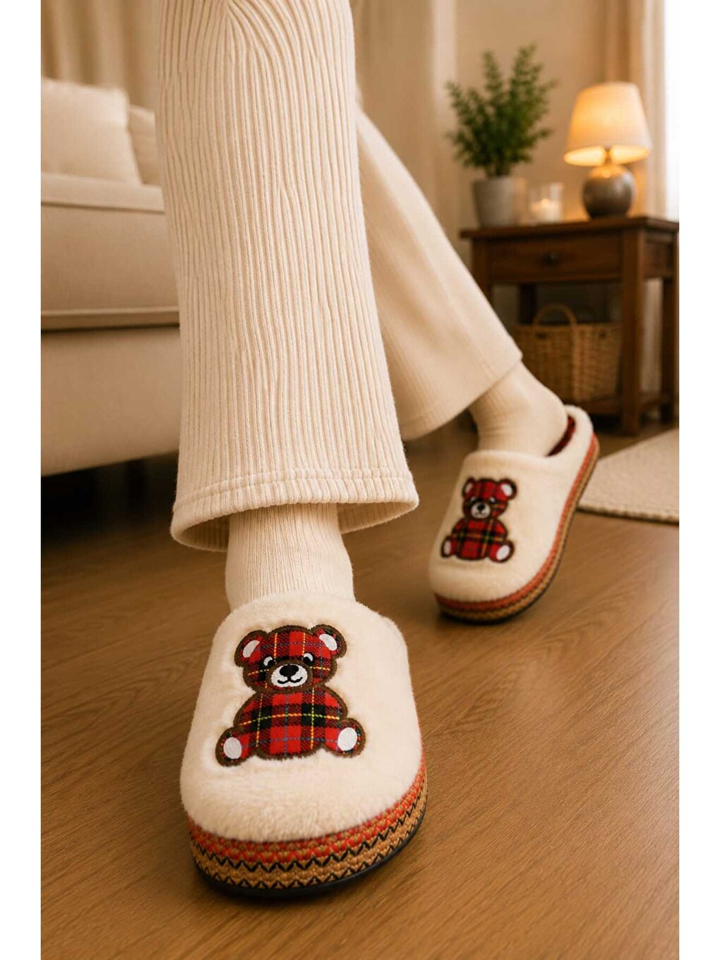 Ekru Unisex, Ekose Desenli, Ayı Figürlü, Yumuşak, Pelüş Kışlık Ev Terliği-3