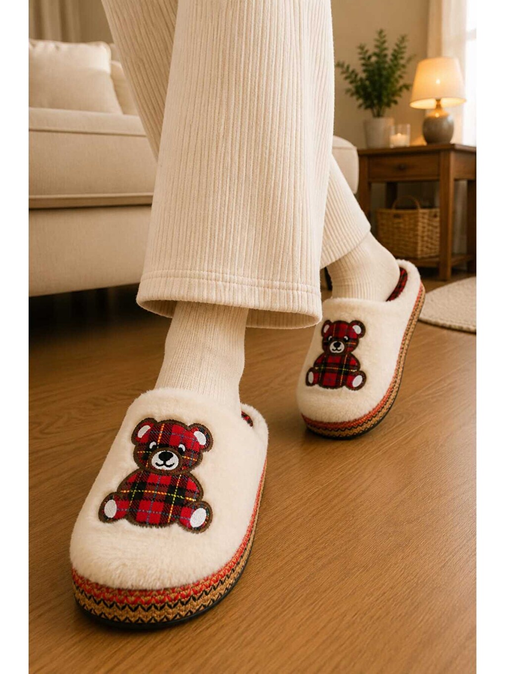 Ekru Unisex, Ekose Desenli, Ayı Figürlü, Yumuşak, Pelüş Kışlık Ev Terliği-4