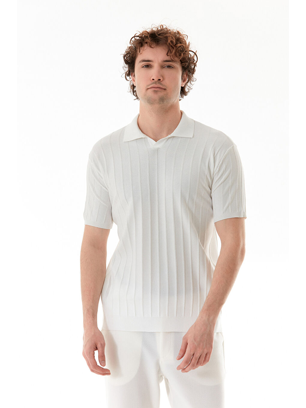 Beyaz Şeritli Polo Yaka Triko Tişört