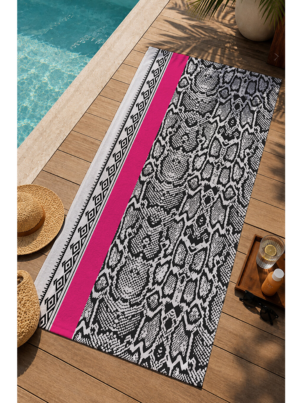 Pembe Şeritli Siyah Beyaz Etnik Desenli 70x150 Cm Dijital Baskılı Plaj Ve Banyo Havlusu-2