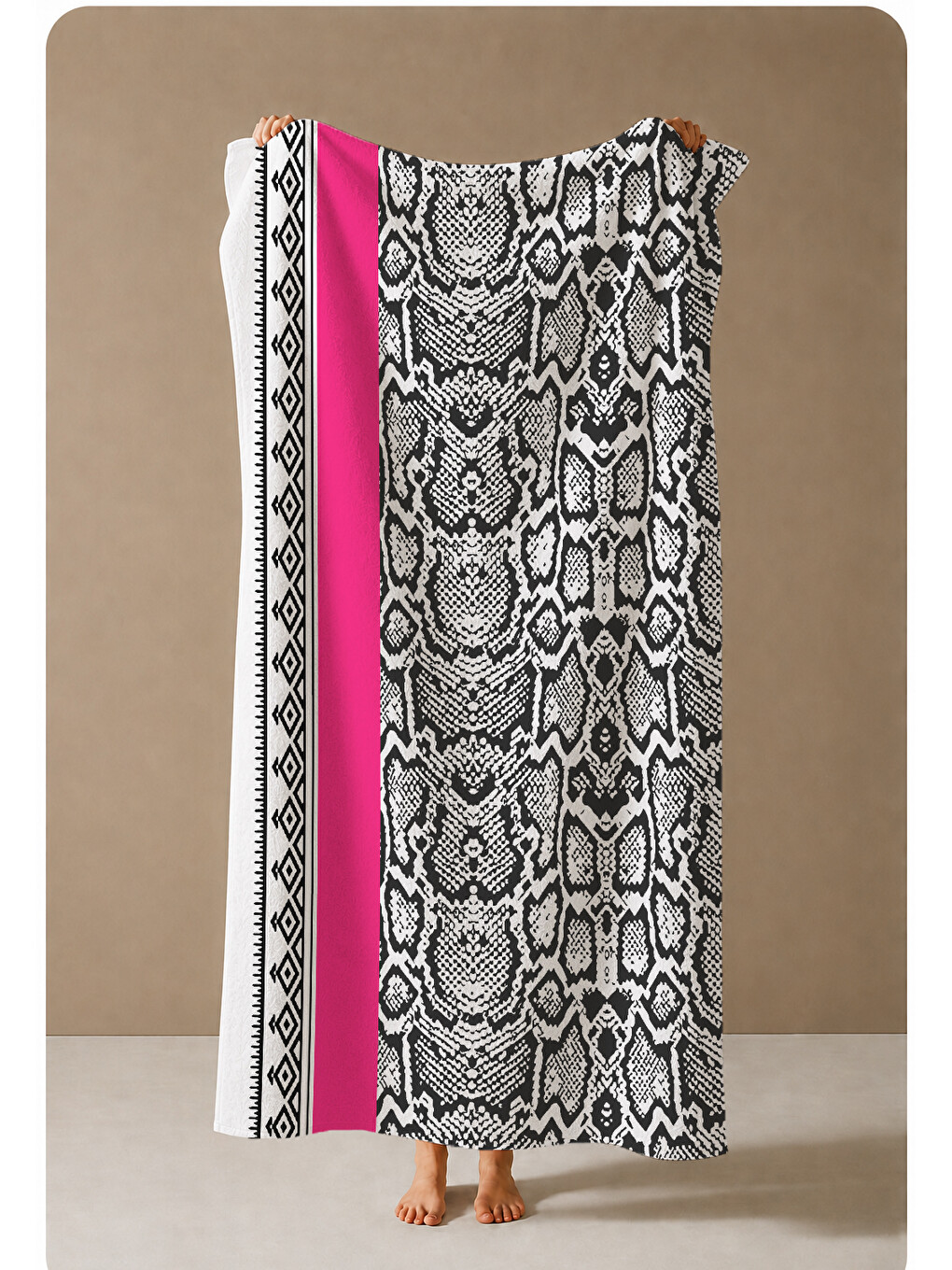 Pembe Şeritli Siyah Beyaz Etnik Desenli 70x150 Cm Dijital Baskılı Plaj Ve Banyo Havlusu-3
