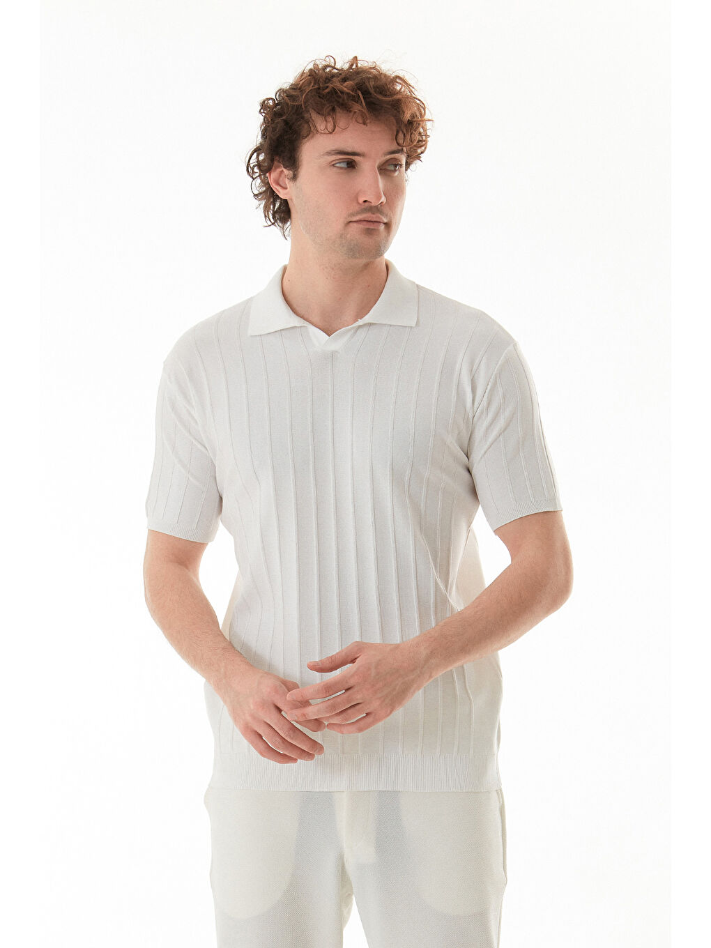 Beyaz Şeritli Polo Yaka Triko Tişört-1