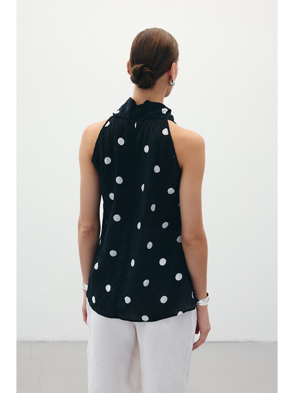 Kolsuz Puantiye Desenli Bluz - Siyah-4