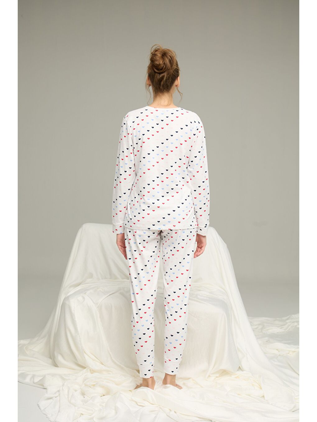 Beyaz Kalp Desenli Pamuklu Bisiklet Yaka Örme Pijama Takım25241125-2