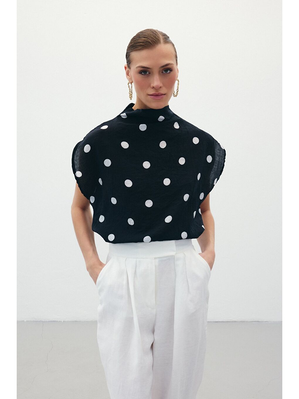 Puantiye Desenli Bluz - Siyah-1