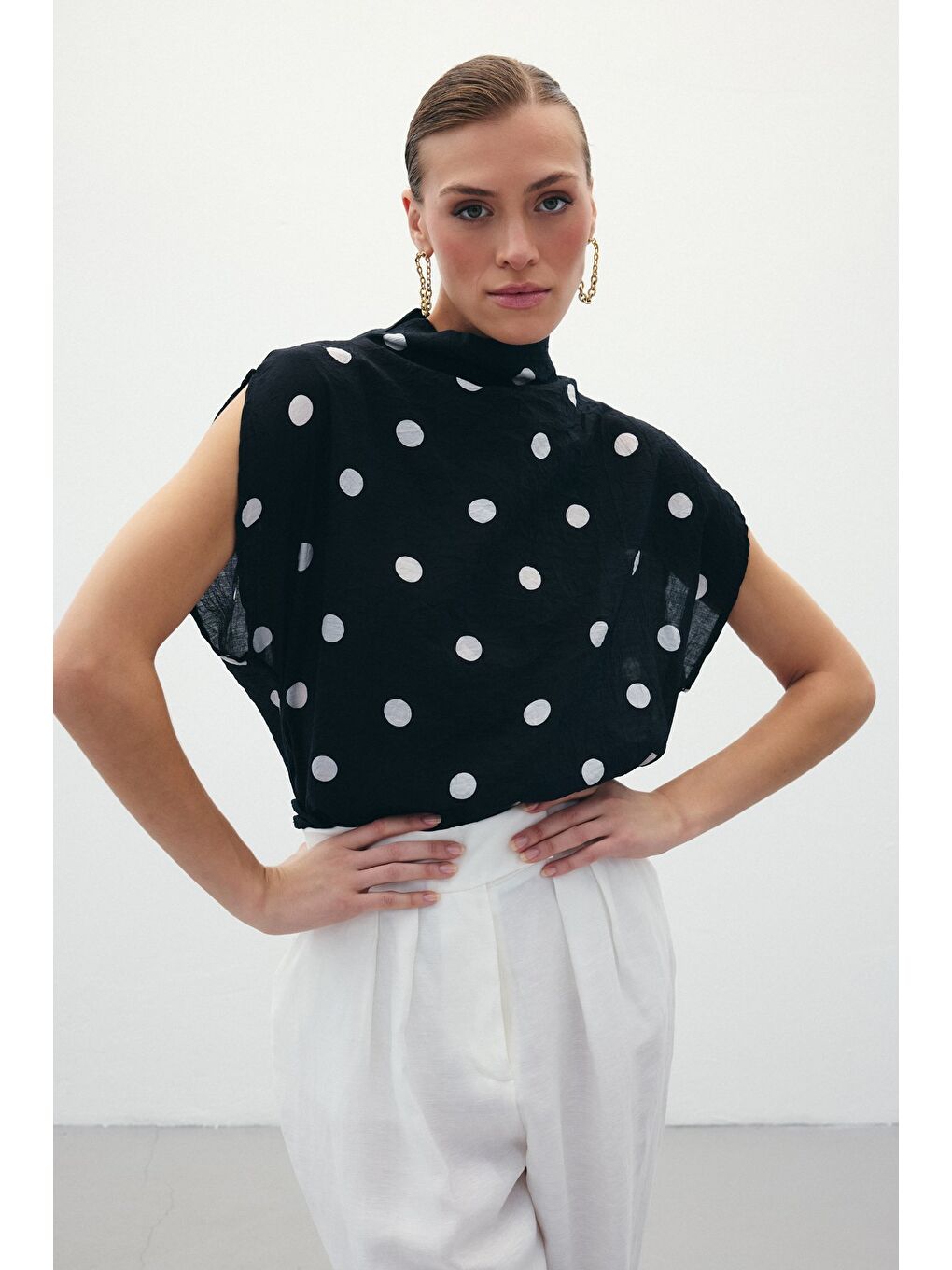 Puantiye Desenli Bluz - Siyah-3