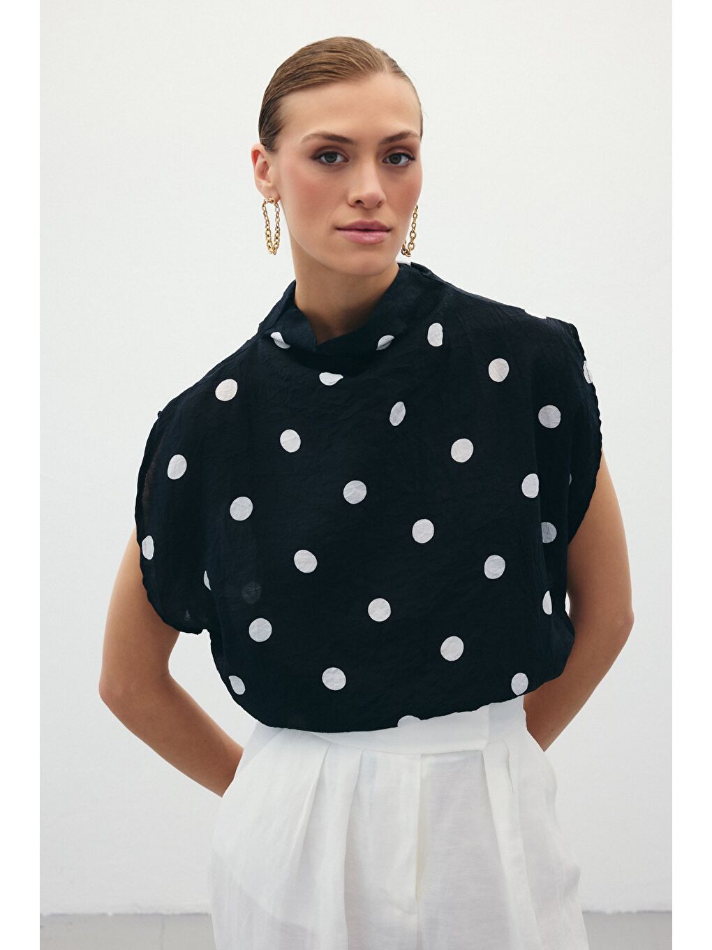 Puantiye Desenli Bluz - Siyah-4