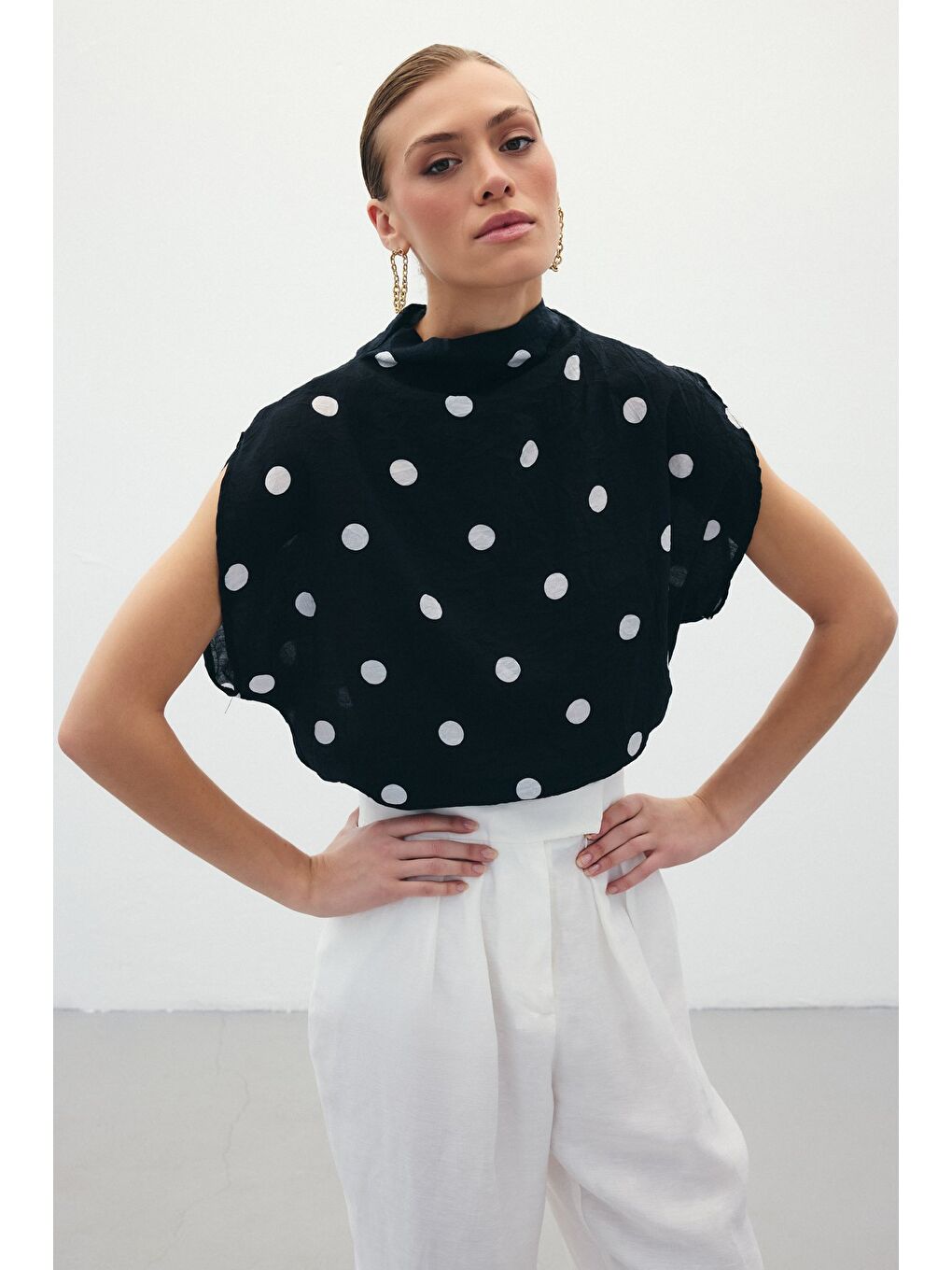 Puantiye Desenli Bluz - Siyah-5