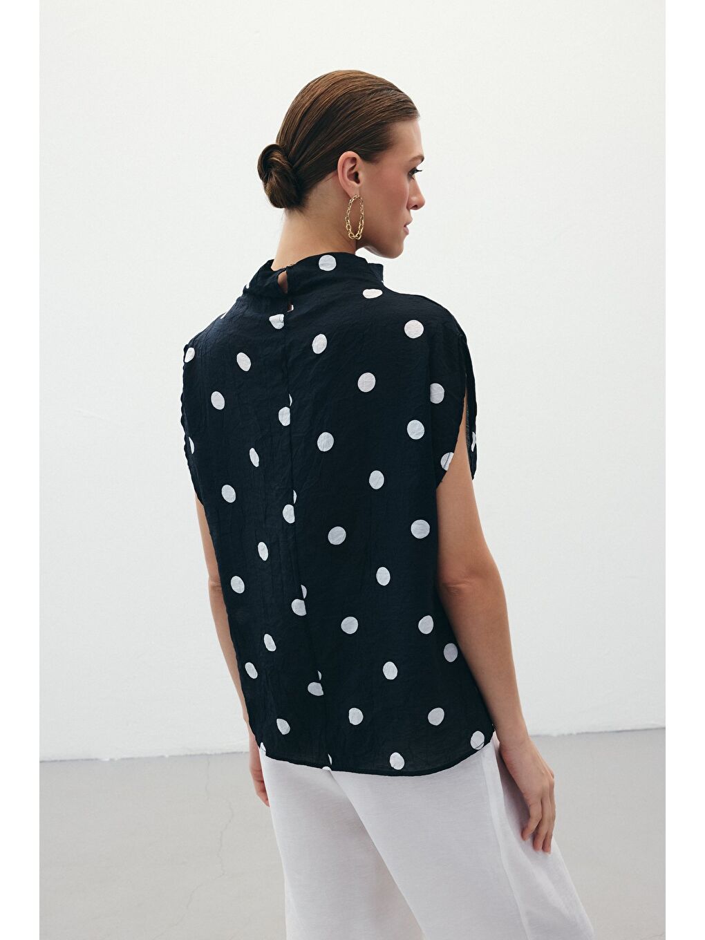 Puantiye Desenli Bluz - Siyah-7
