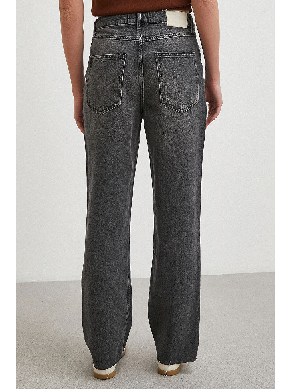 Çapraz Fermuarlı Kesik Paça Düğmeli Jean Siyah-4