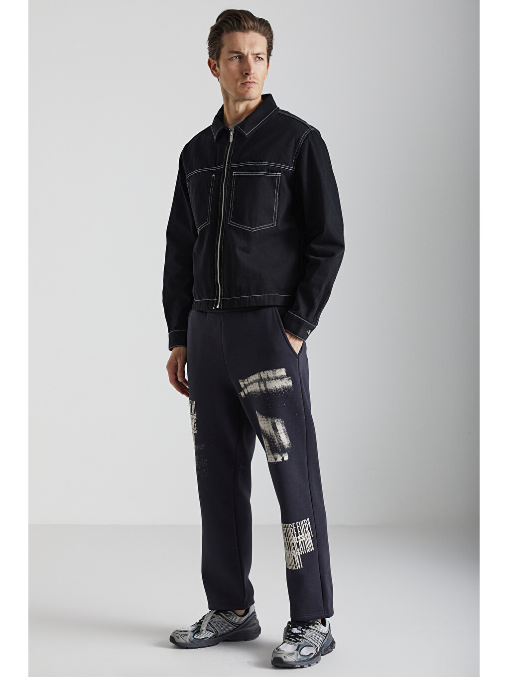 Antrasit Iakob Erkek Organik Pamuklu İçi Polarlı Sprey Baskılı Streetwear Eşofman Altı-3