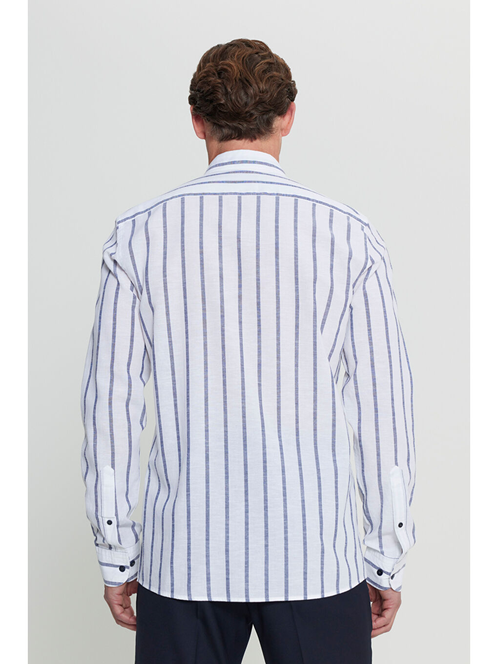 Erkek Beyaz-Lacivert Keten Slim Fit Dar Kesim Gizli Düğmeli Yaka Çizgili Gömlek-4