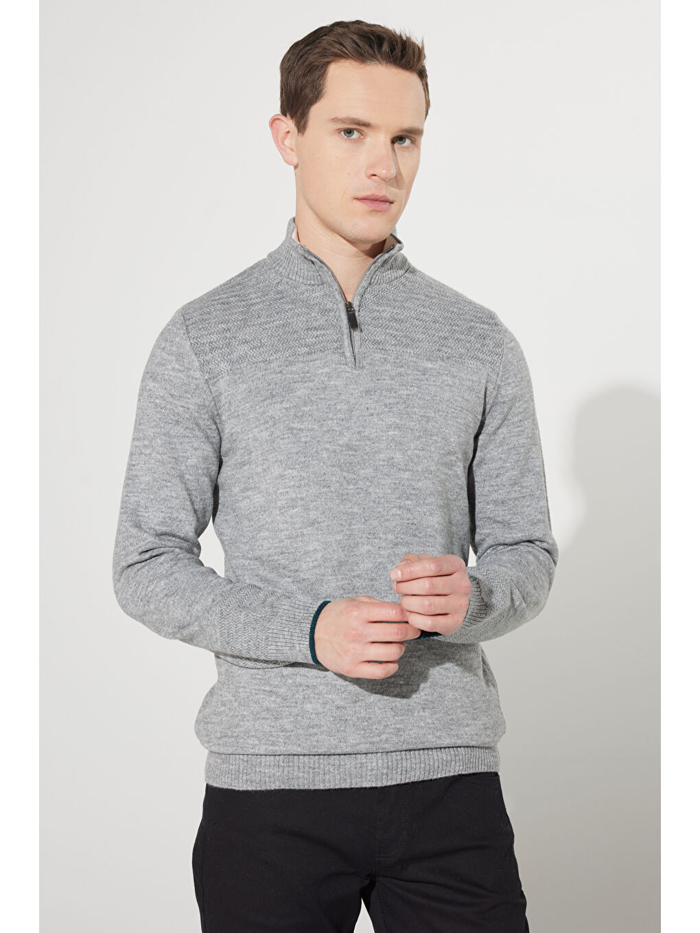 Erkek Gri Standart Fit Normal Kesim Bato Yaka Triko-1