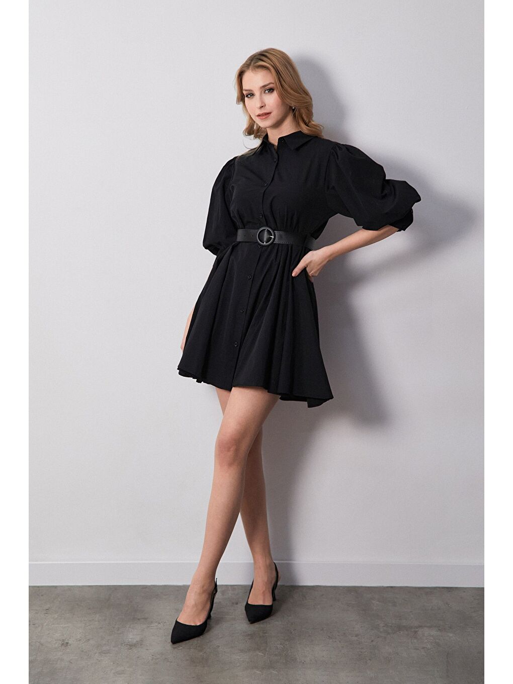 Siyah Kemerli Gömlek Yaka Balon Kol Elbise