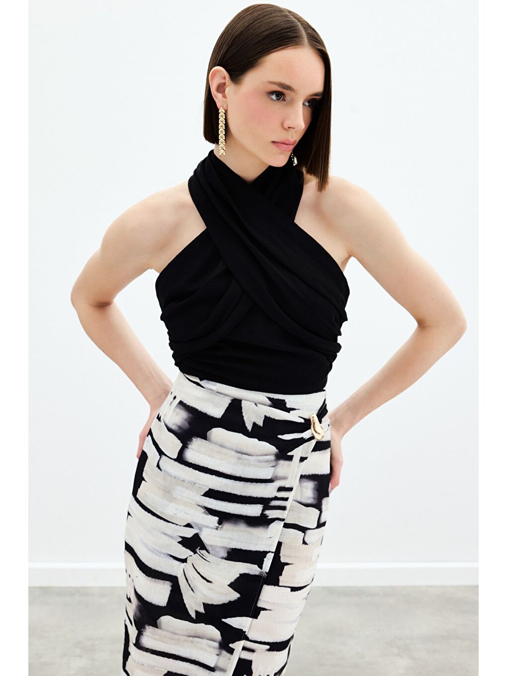 Halter Yaka Keten Crop Bluz - Siyah-1