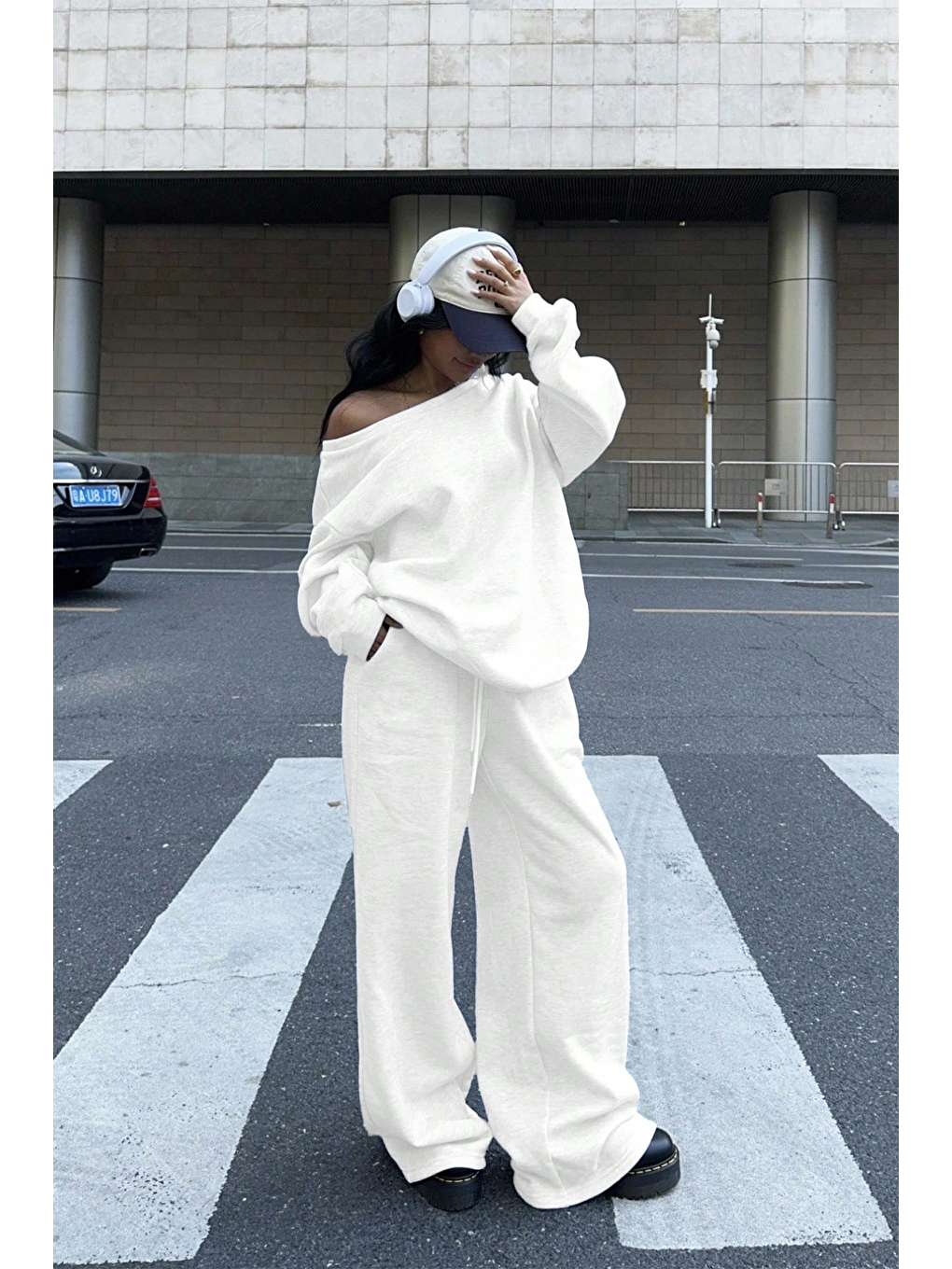 Kadın Beyaz Düşük Omuz Yumuşak Basic Sweat Eşofman Takımı-1