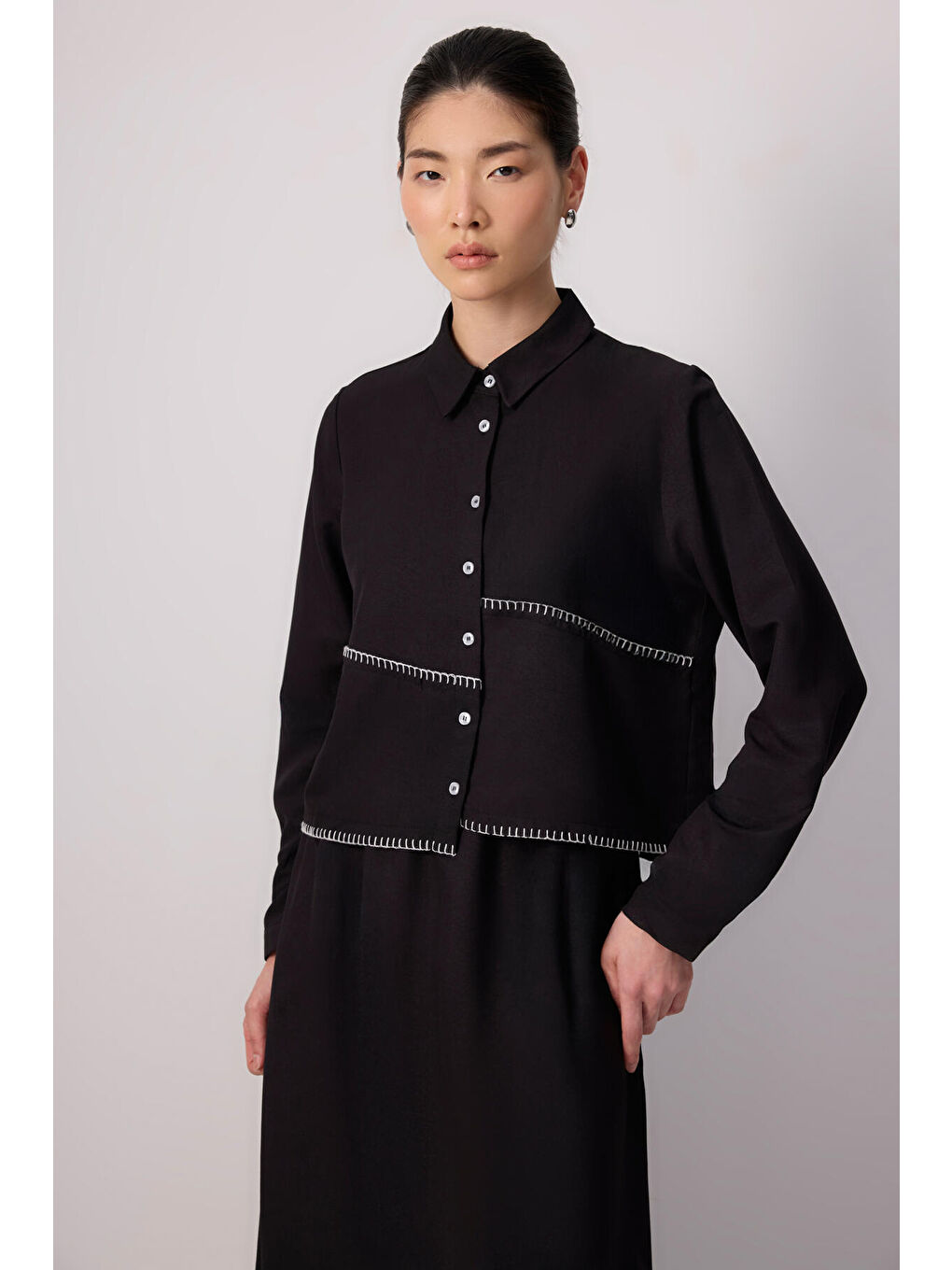 Siyah Kontrast Dikişli Gömlek Etek Takım-1