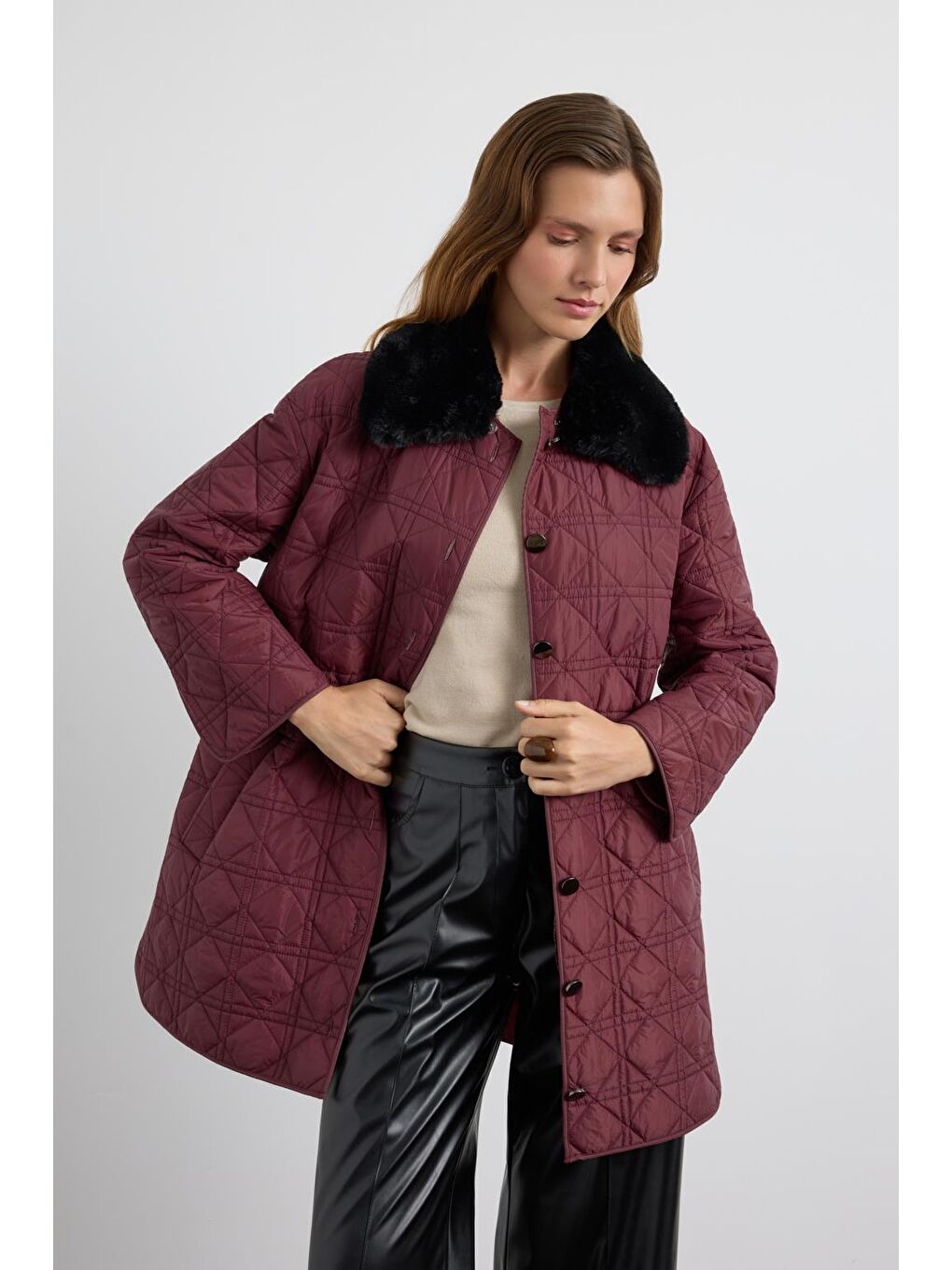 Kürk Yakalı Cepli Kapitone Mont Bordo-4