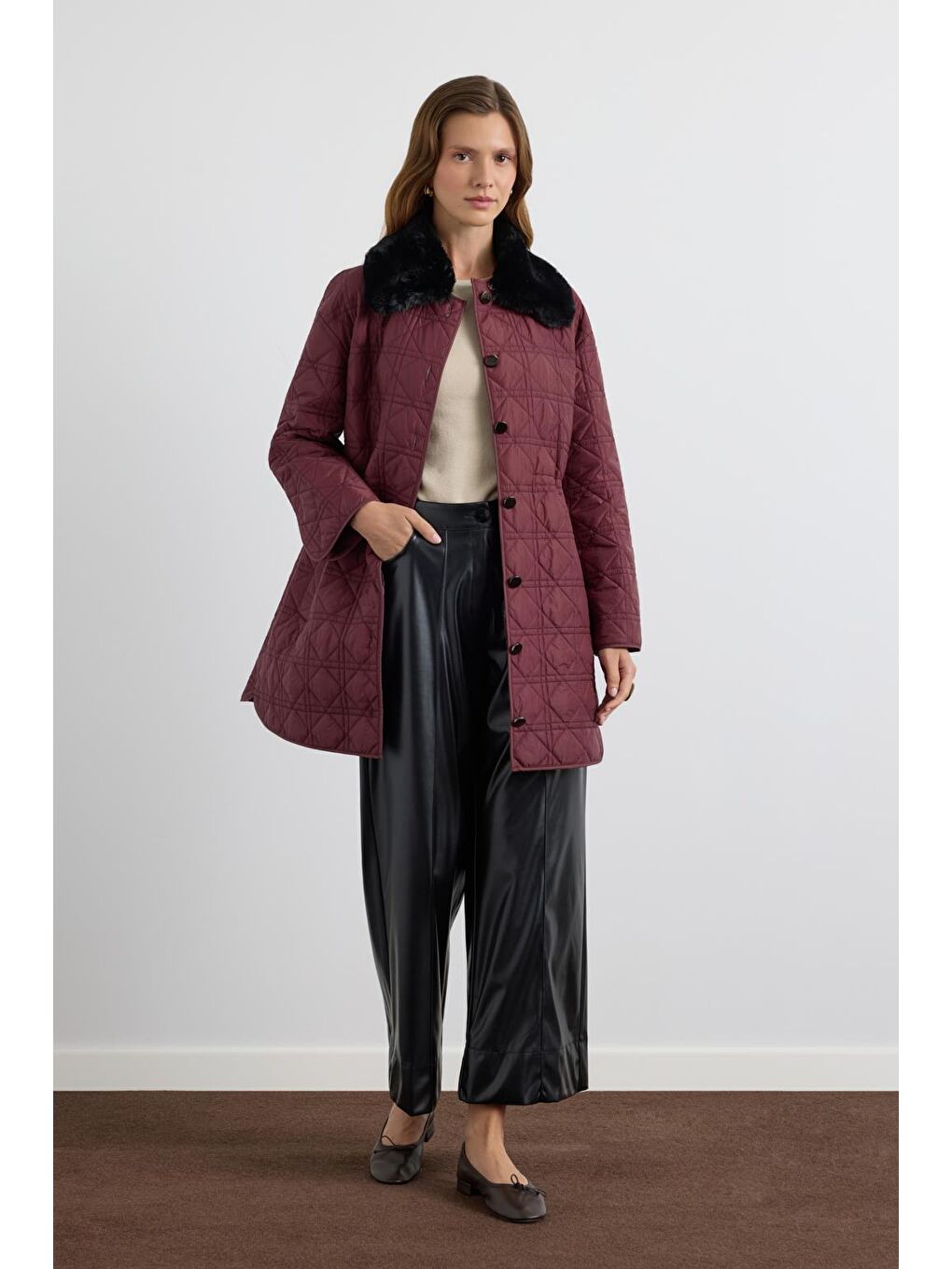 Kürk Yakalı Cepli Kapitone Mont Bordo-6