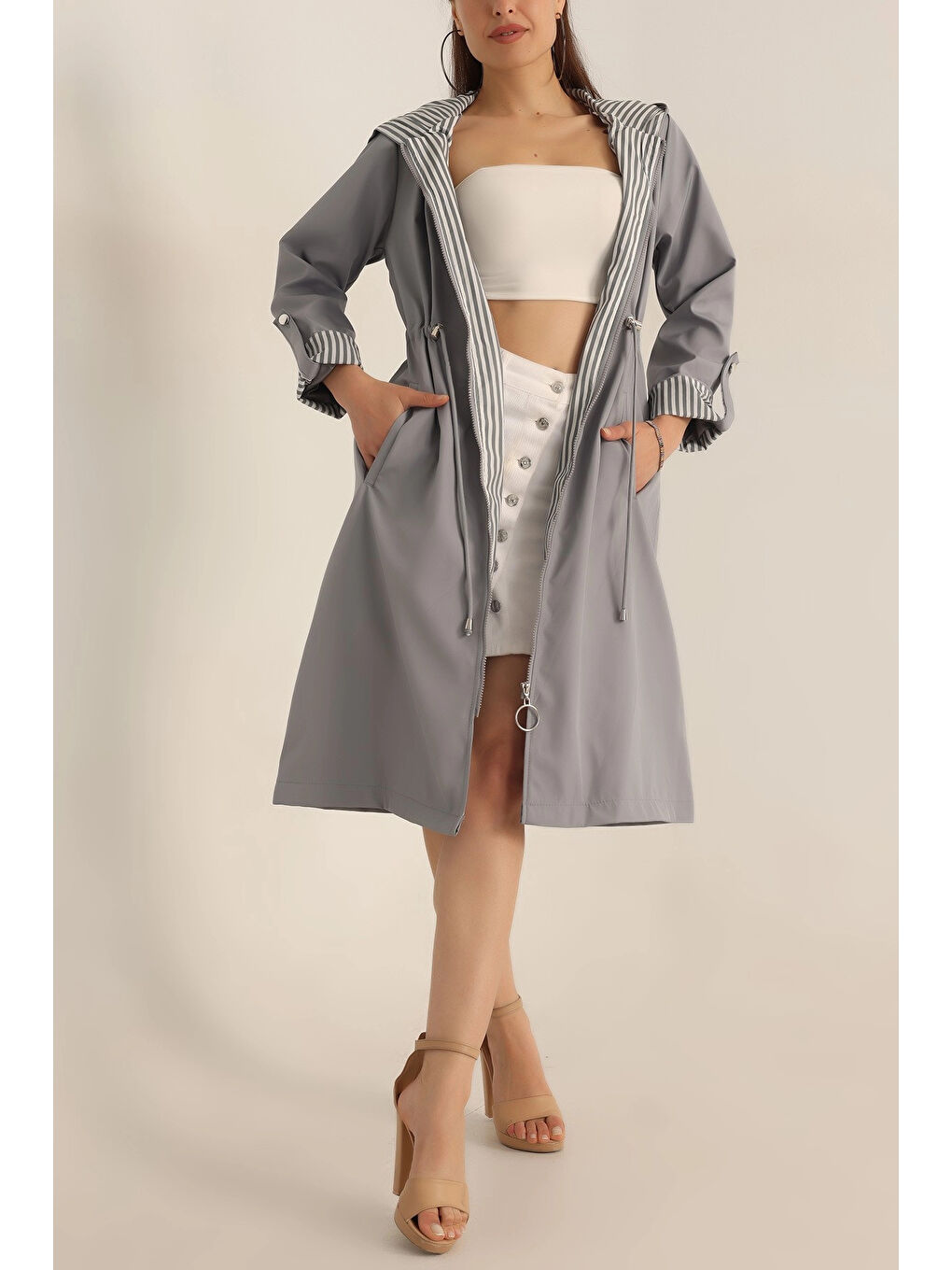 Kadın Gri Beli Büzgülü Kapüşonlu Uzun Trençkot HZL22W BD190911-1