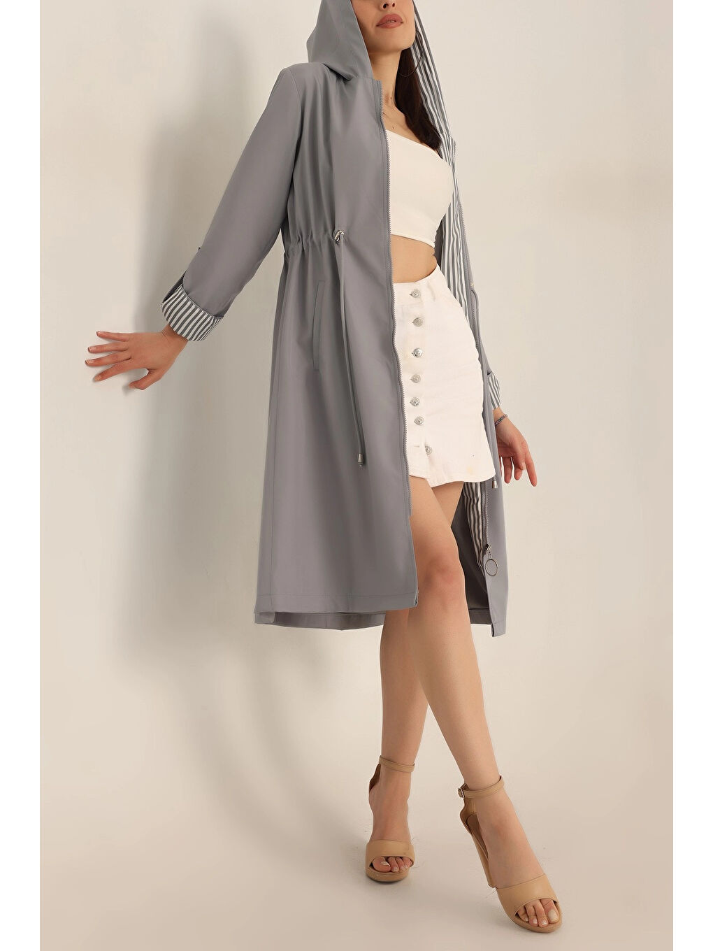 Kadın Gri Beli Büzgülü Kapüşonlu Uzun Trençkot HZL22W BD190911-2