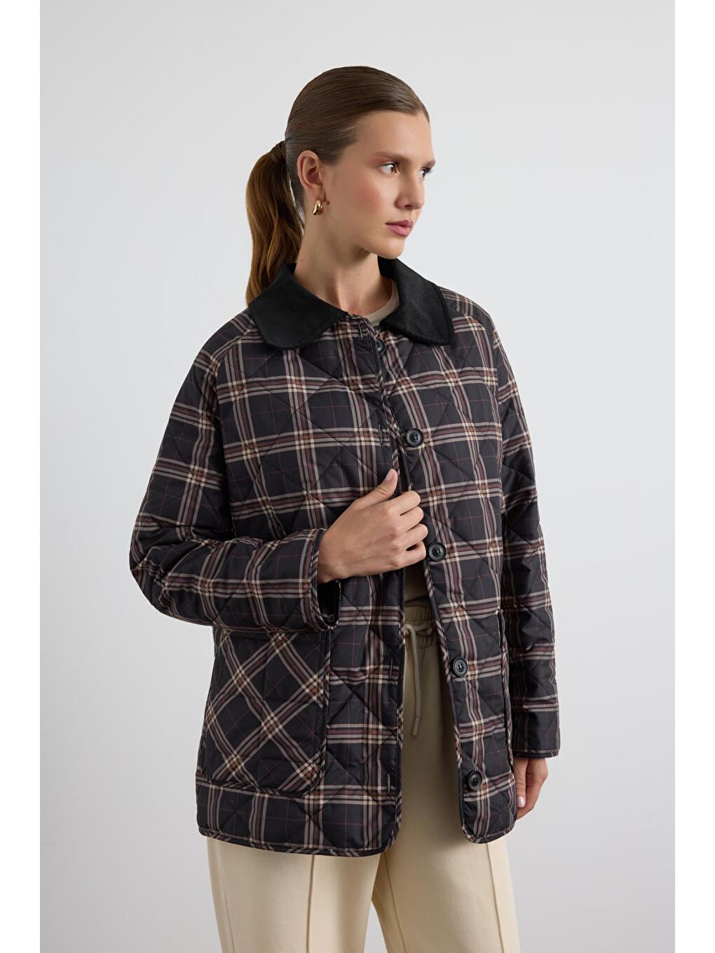 Desenli Kadife Yakalı Kapitone Ceket Mont Siyah-1