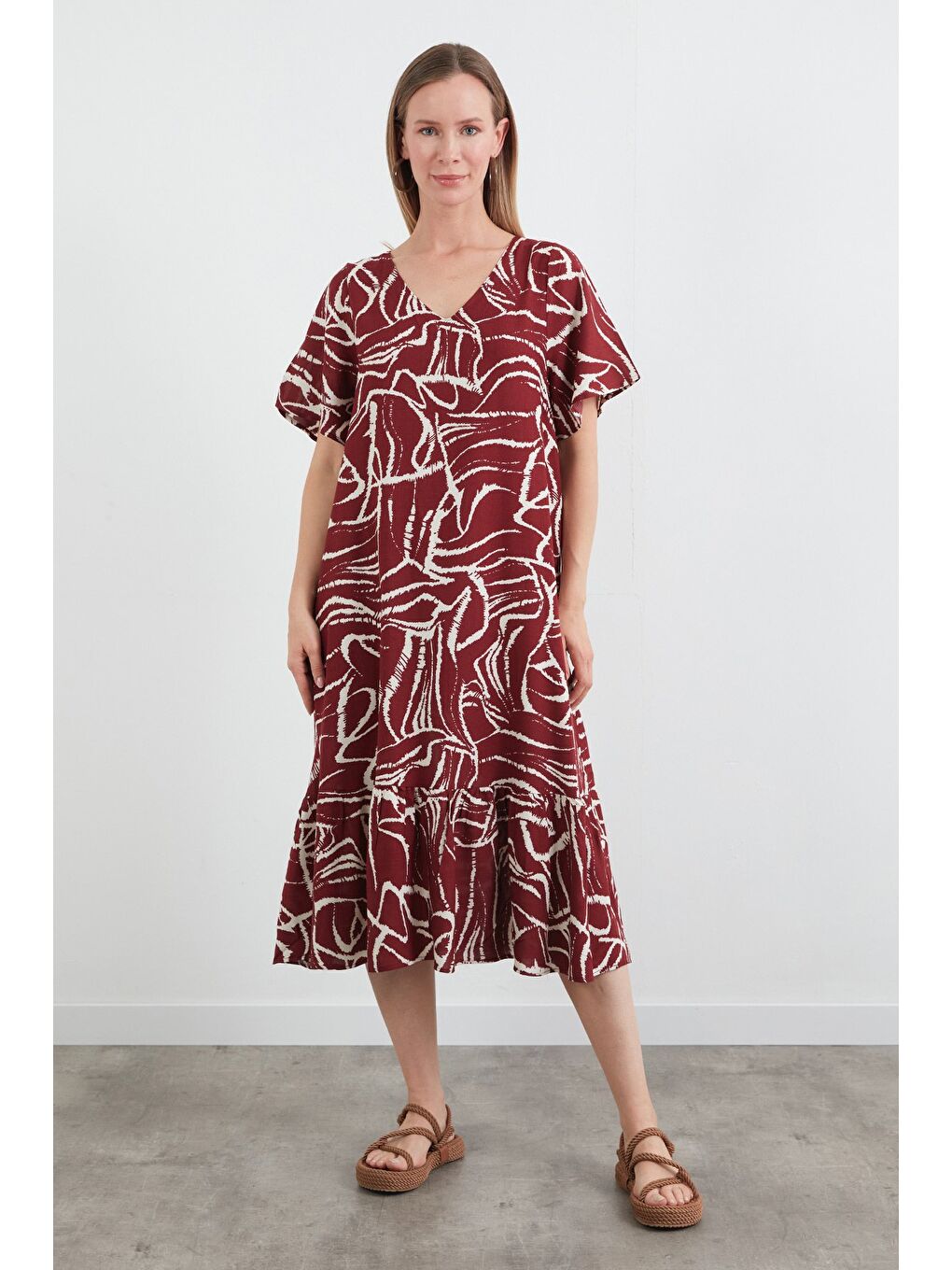 Bordo Desenli V Yaka Eteği Fırfırlı Elbise