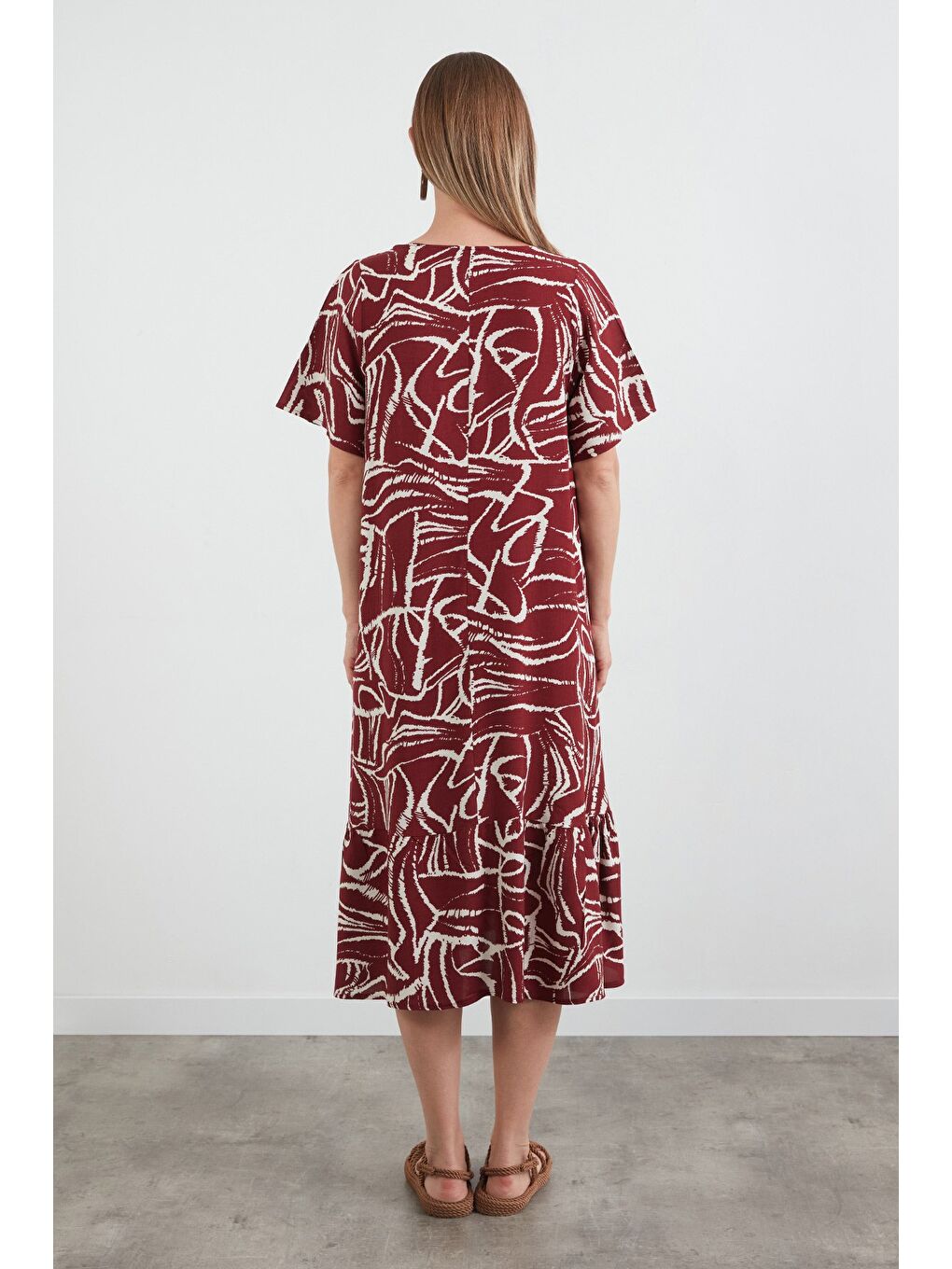 Bordo Desenli V Yaka Eteği Fırfırlı Elbise-3