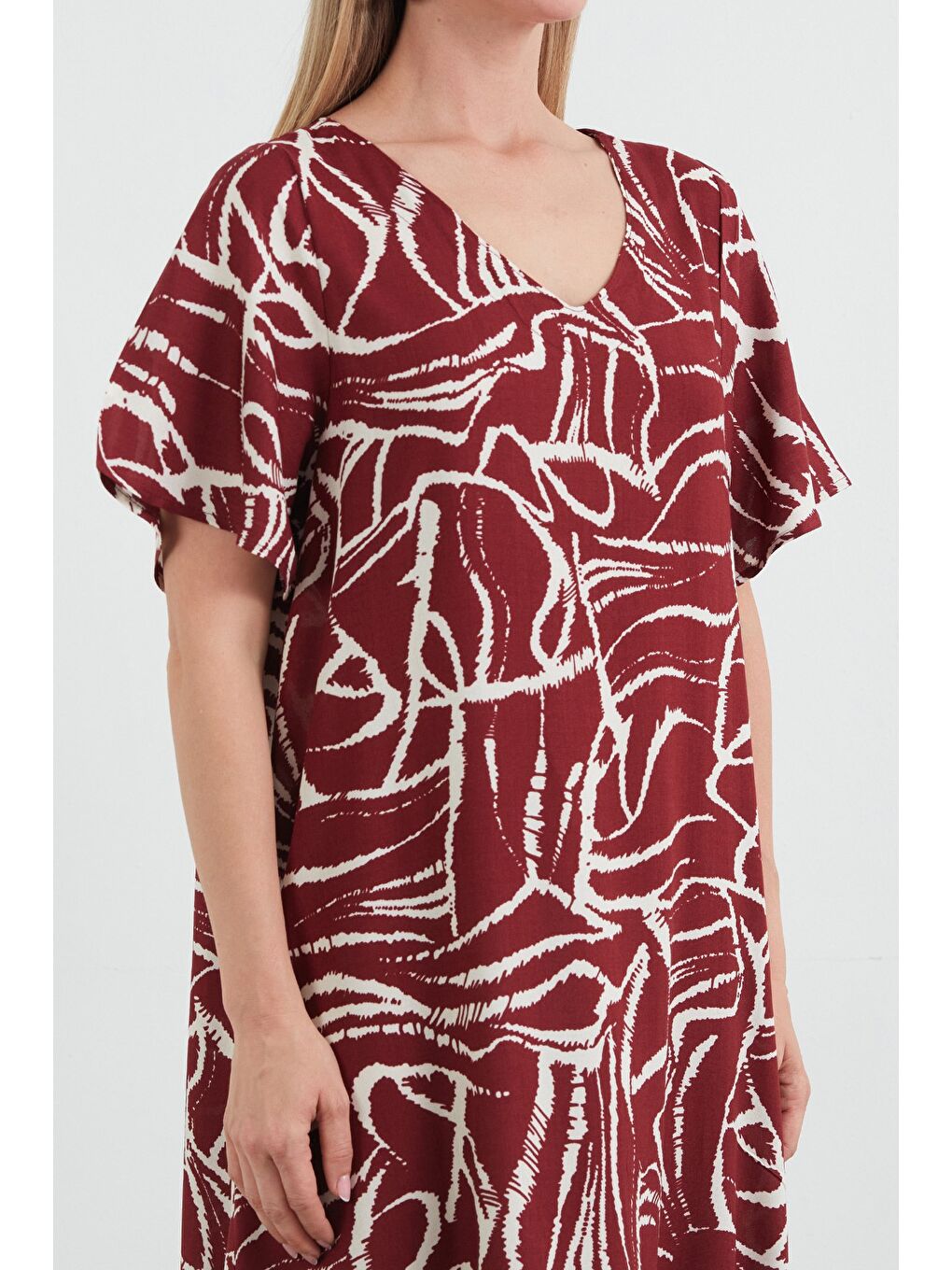 Bordo Desenli V Yaka Eteği Fırfırlı Elbise-4