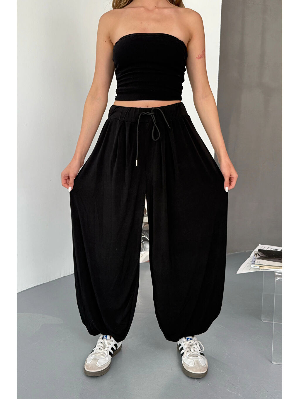Kadın Siyah Bağcıklı Geniş Paça Pantolon 1018-E001-8