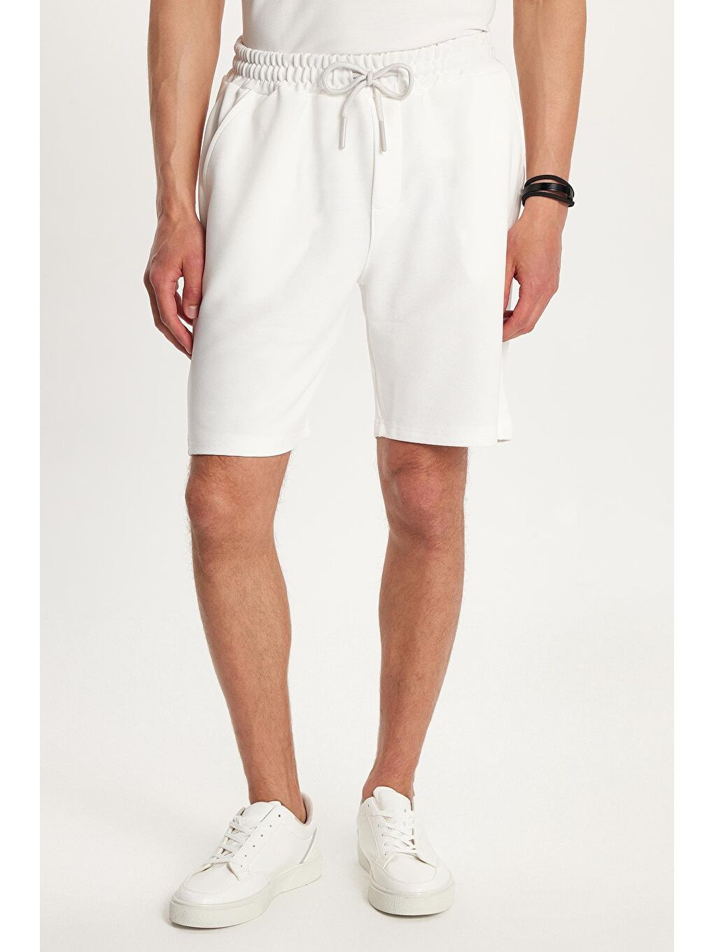 Erkek Standart Fit Pamuklu Fermuarlı Polo Yaka Tişört Beli Bağcıklı Beyaz Şort Takım-1