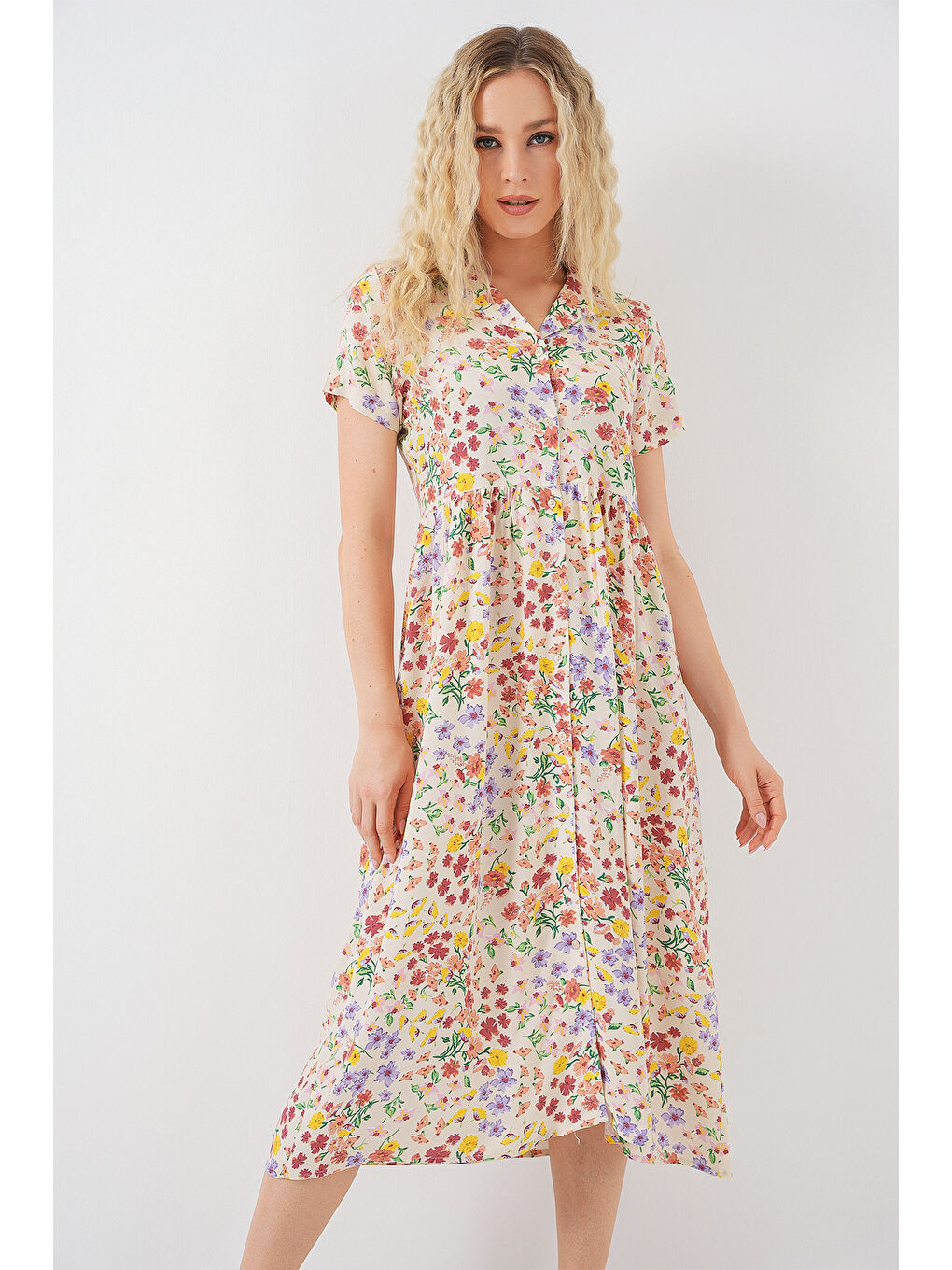 Ekru Kadın Boydan Düğmeli Kısa Kol Çiçekli Elbise 2561 - Krem-1