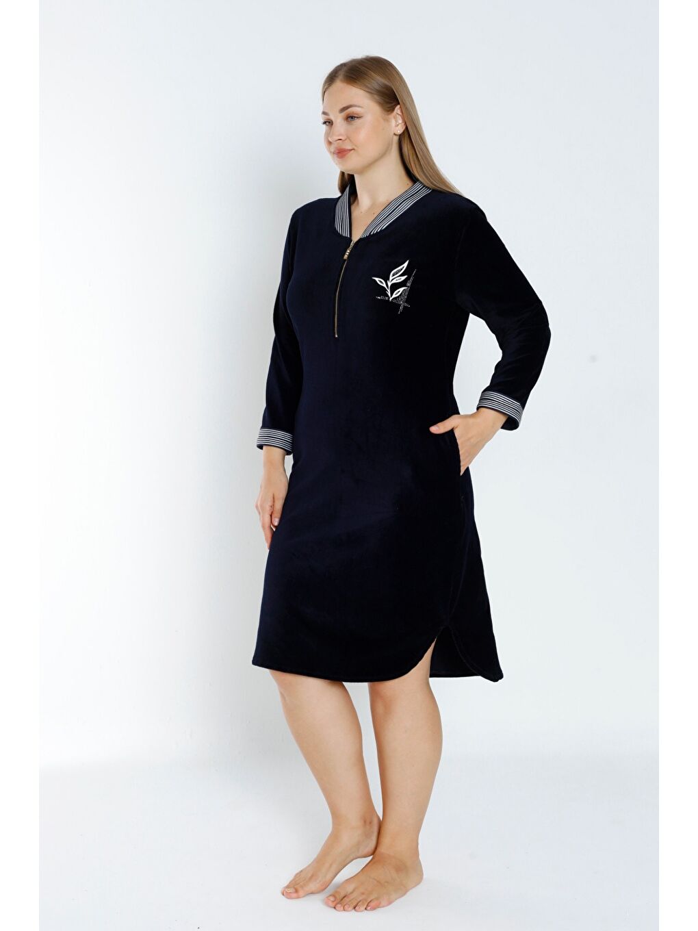 Büyük Beden Lacivert Fermuarlı Taş Detaylı Pamuklu Kadife Truvakar Kollu Cepli Elbise-3