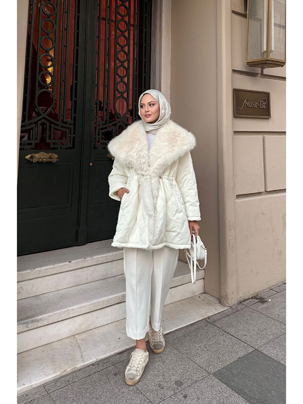 Kadın Yaka Kürklü Dikiş Detay Mont Beyaz-1